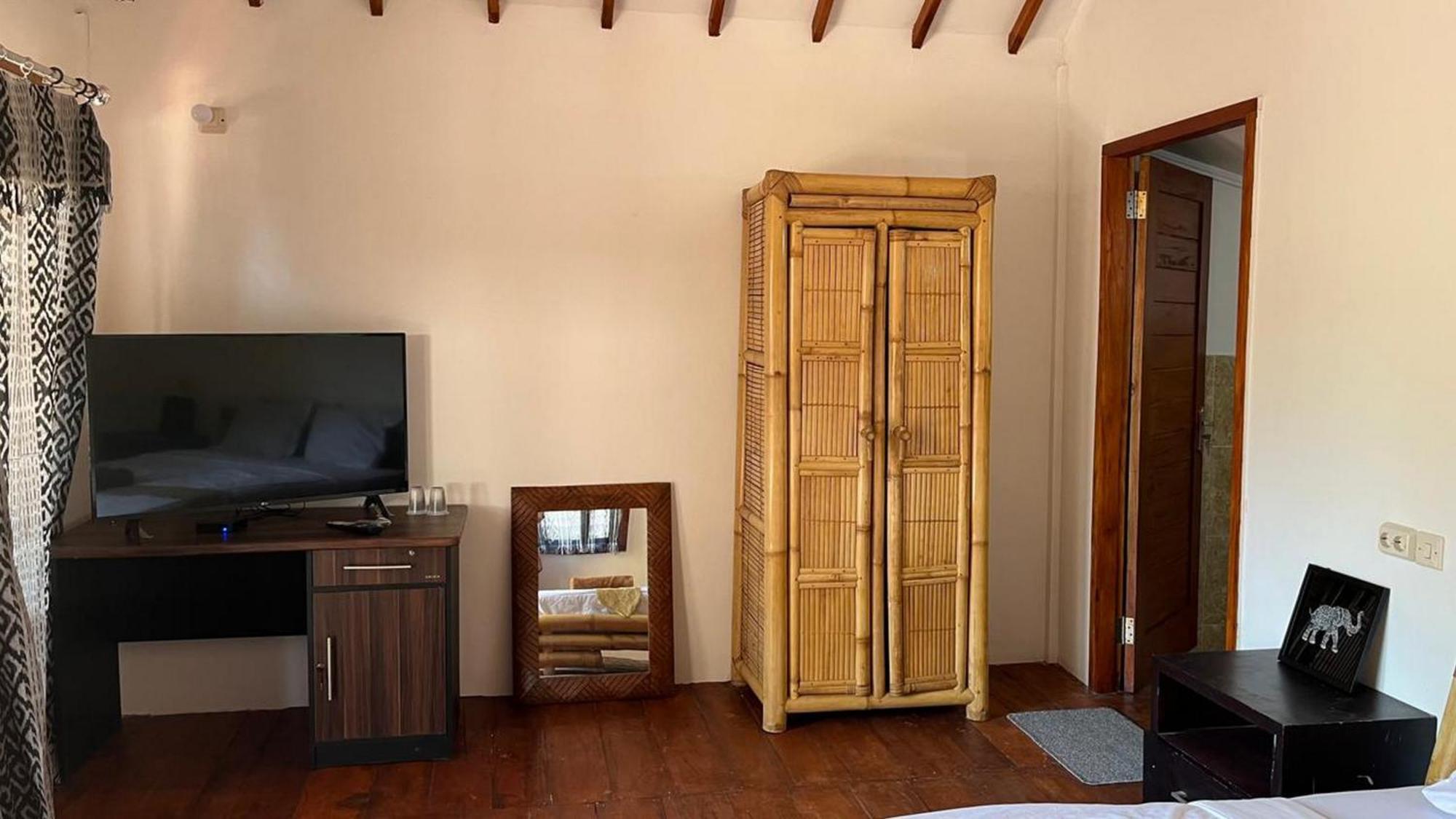 Cici Bungalow Senggigi Mangsit Exterior photo